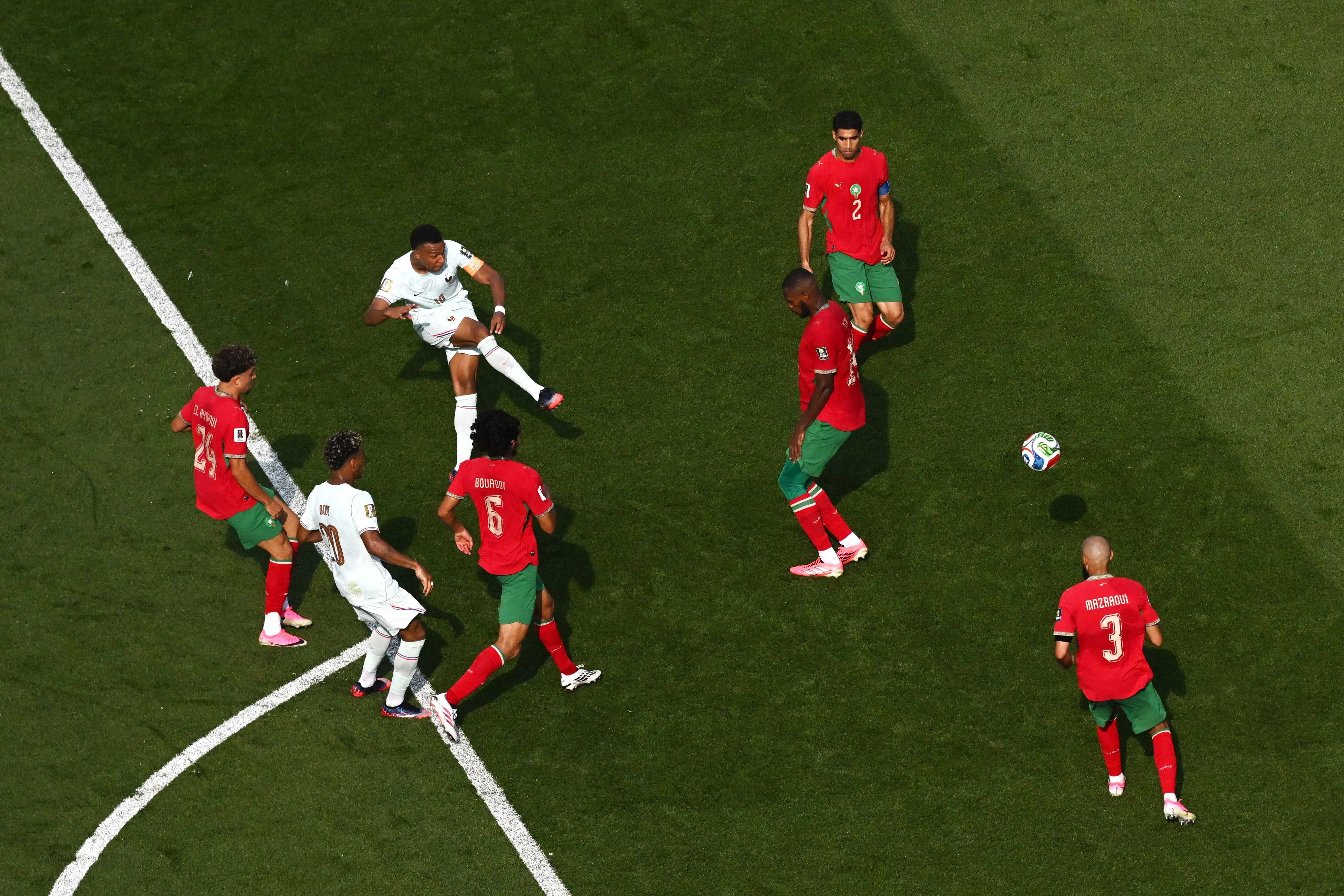 西班牙队三比二险胜德国队挺进美加墨决赛创纪录